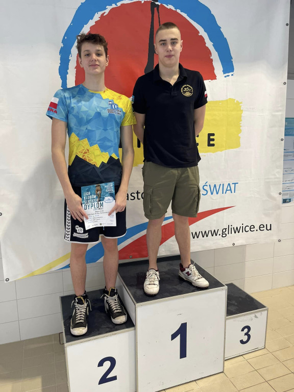 Kolejne dobre występy naszych pływaków