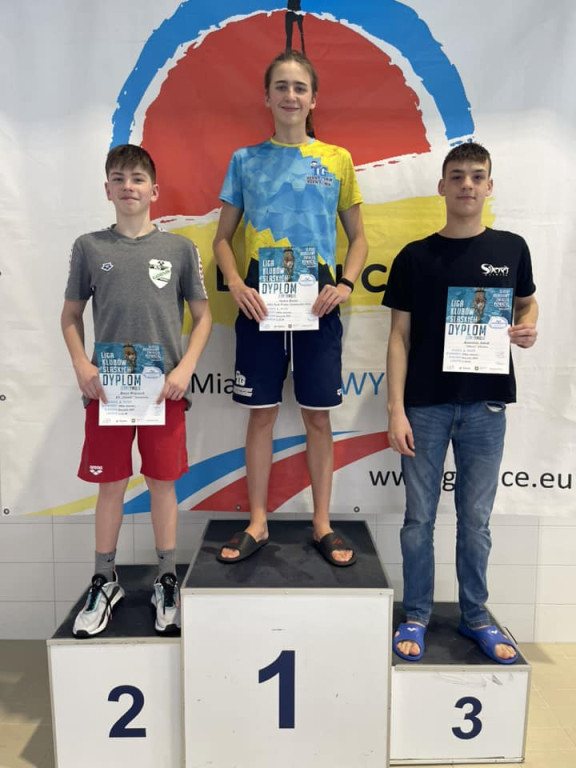 Kolejne dobre występy naszych pływaków