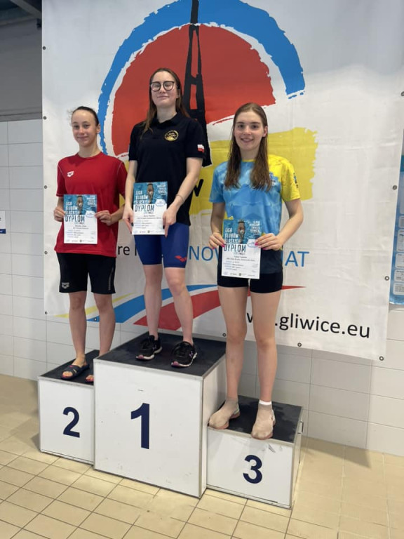 Kolejne dobre występy naszych pływaków