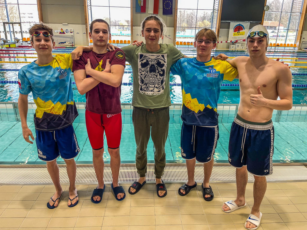 Kolejne dobre występy naszych pływaków