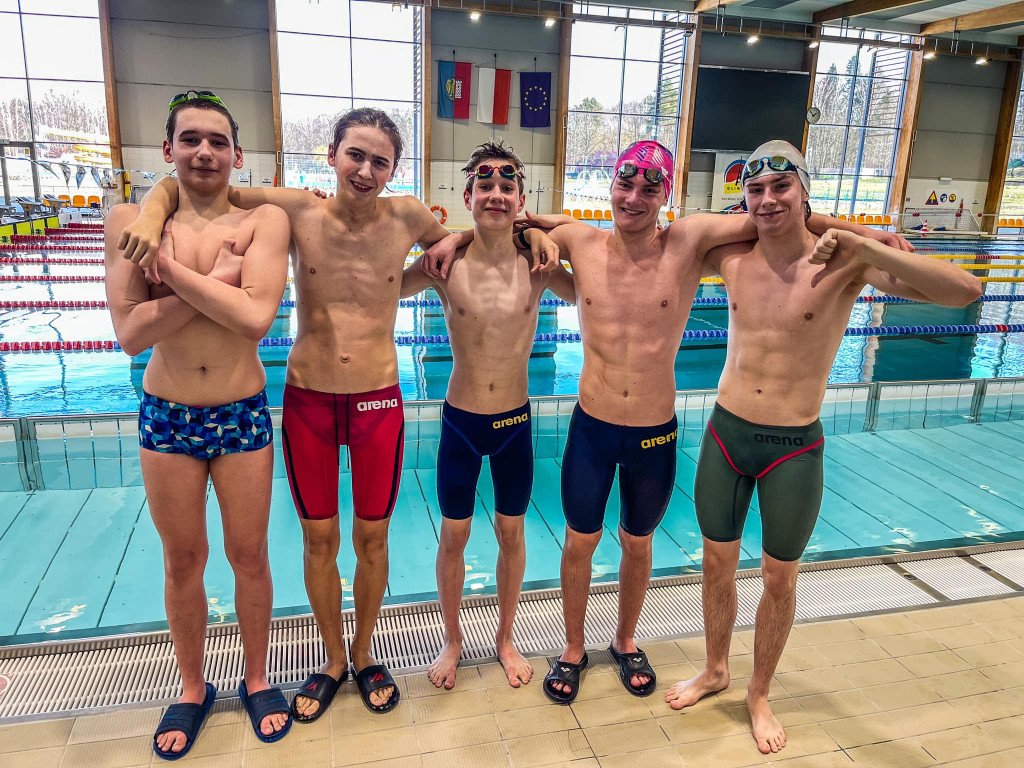 Kolejne dobre występy naszych pływaków
