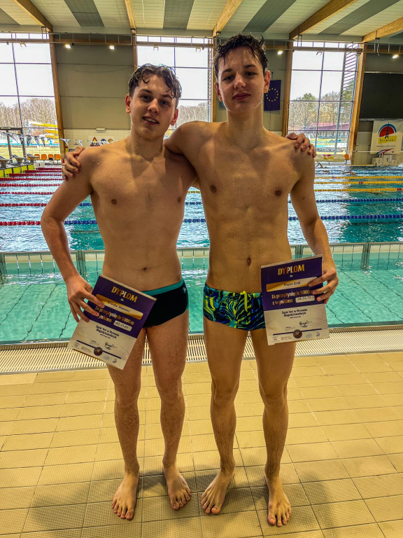 Kolejne dobre występy naszych pływaków