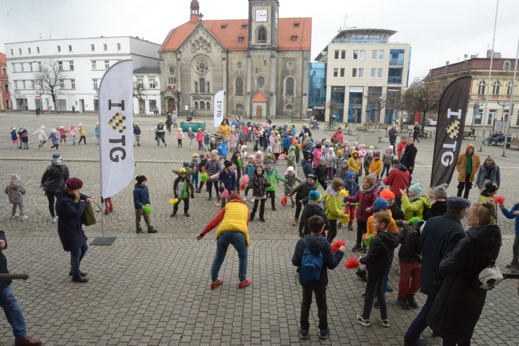 Tarnowskie Góry. Powitanie wiosny na rynku