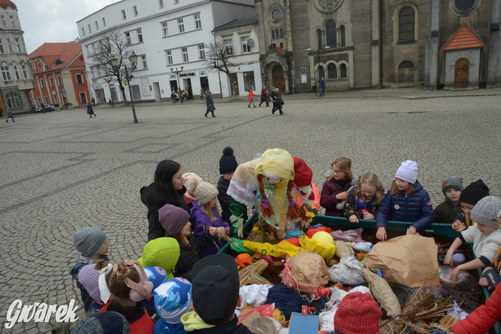 Tarnowskie Góry. Powitanie wiosny na rynku