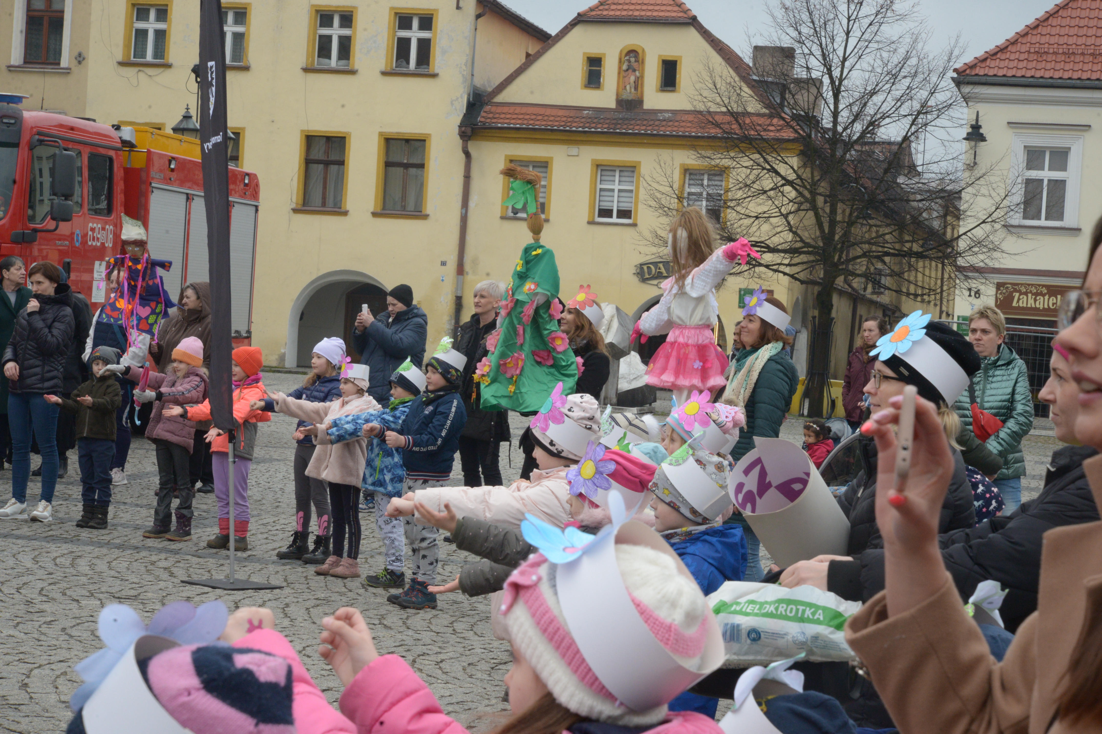 Tarnowskie Góry. Powitanie wiosny na rynku