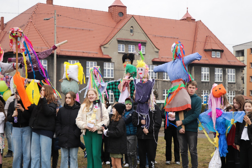 Radzionków. Pod okiem strażaków spalono marzanny