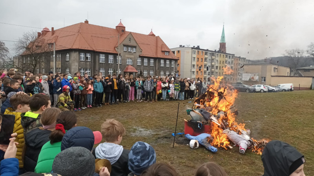 Radzionków. Pod okiem strażaków spalono marzanny