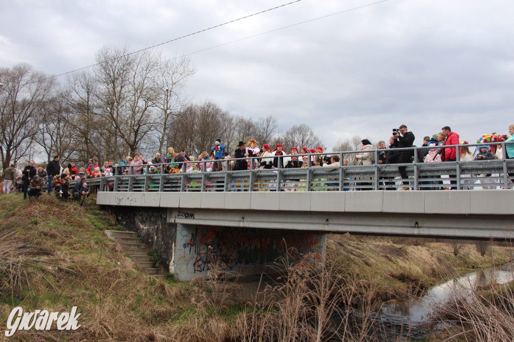 Topienie marzanny. Z pompą kultywują ten zwyczaj