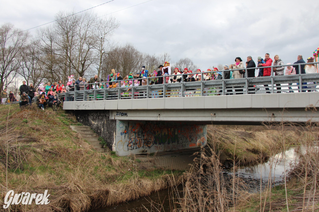 Topienie marzanny. Z pompą kultywują ten zwyczaj