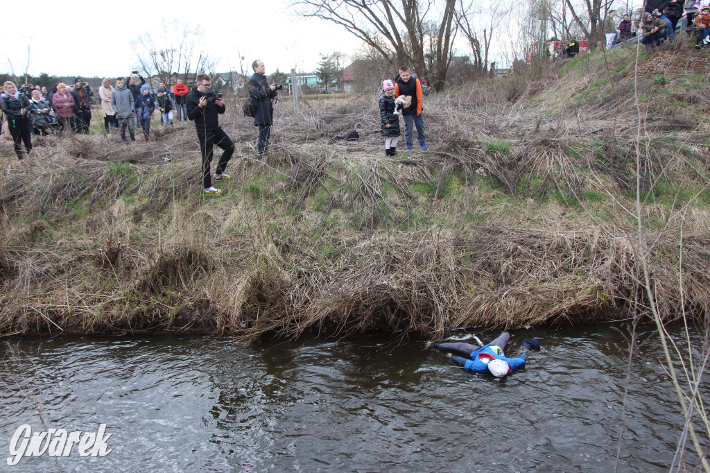 Topienie marzanny. Z pompą kultywują ten zwyczaj