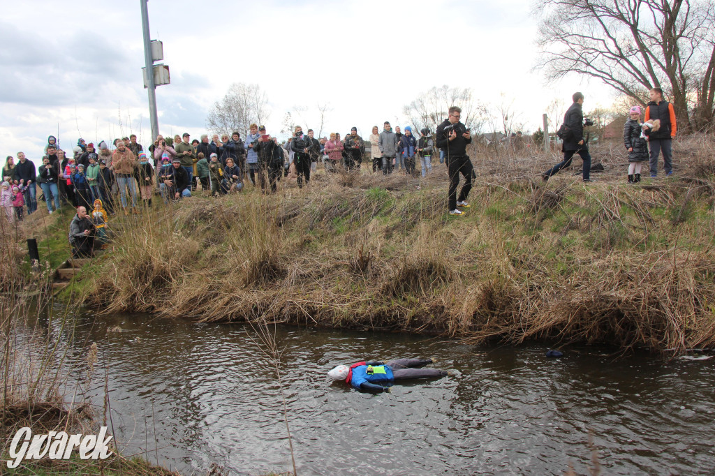 Topienie marzanny. Z pompą kultywują ten zwyczaj