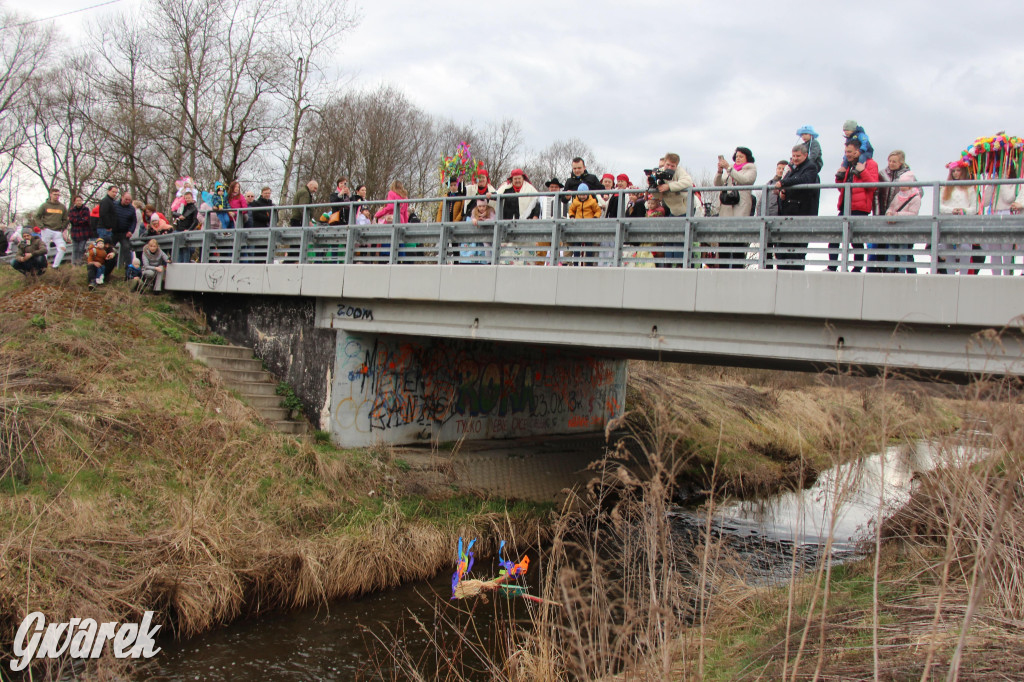 Topienie marzanny. Z pompą kultywują ten zwyczaj