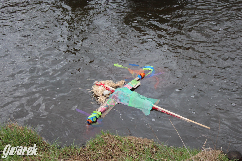 Topienie marzanny. Z pompą kultywują ten zwyczaj