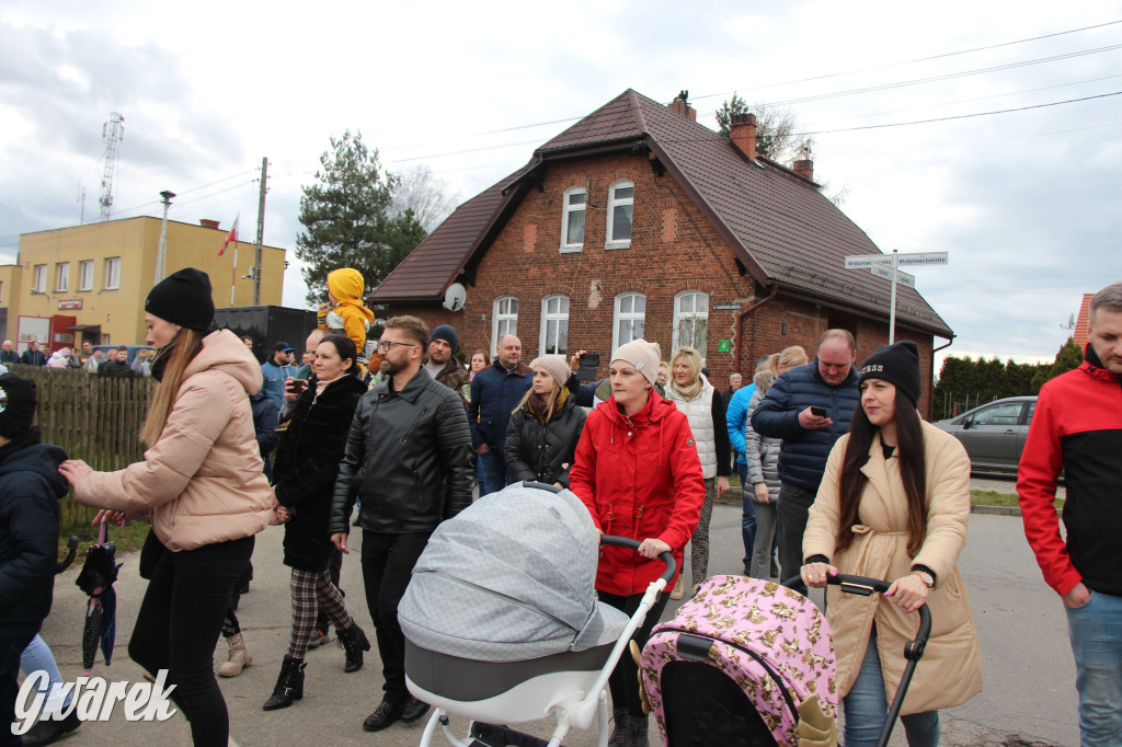 Topienie marzanny. Z pompą kultywują ten zwyczaj