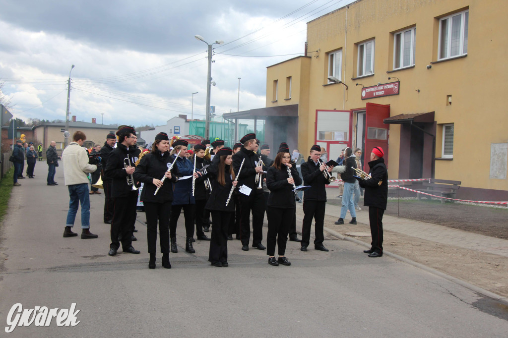 Topienie marzanny. Z pompą kultywują ten zwyczaj