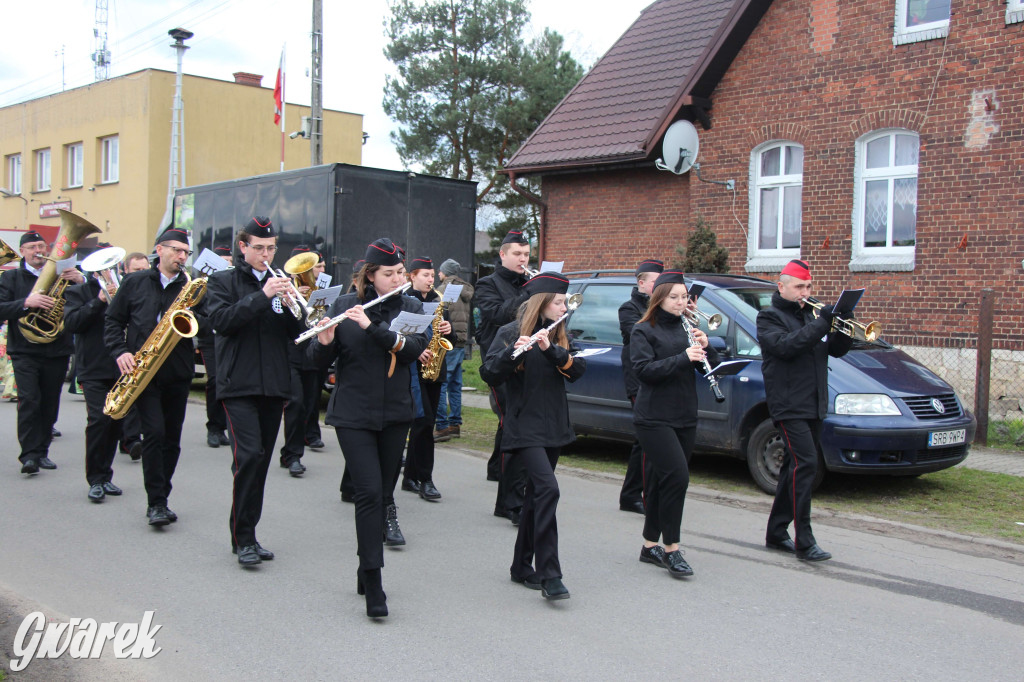 Topienie marzanny. Z pompą kultywują ten zwyczaj