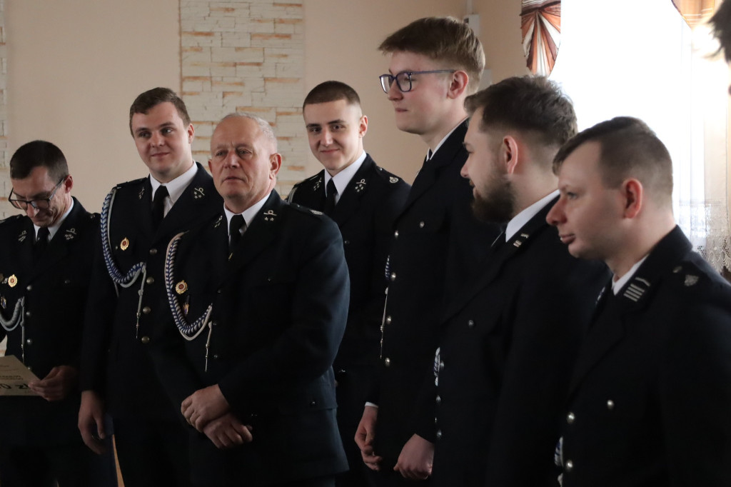 Kartonowe czeki poszły w ruch. Na wozy dla OSP