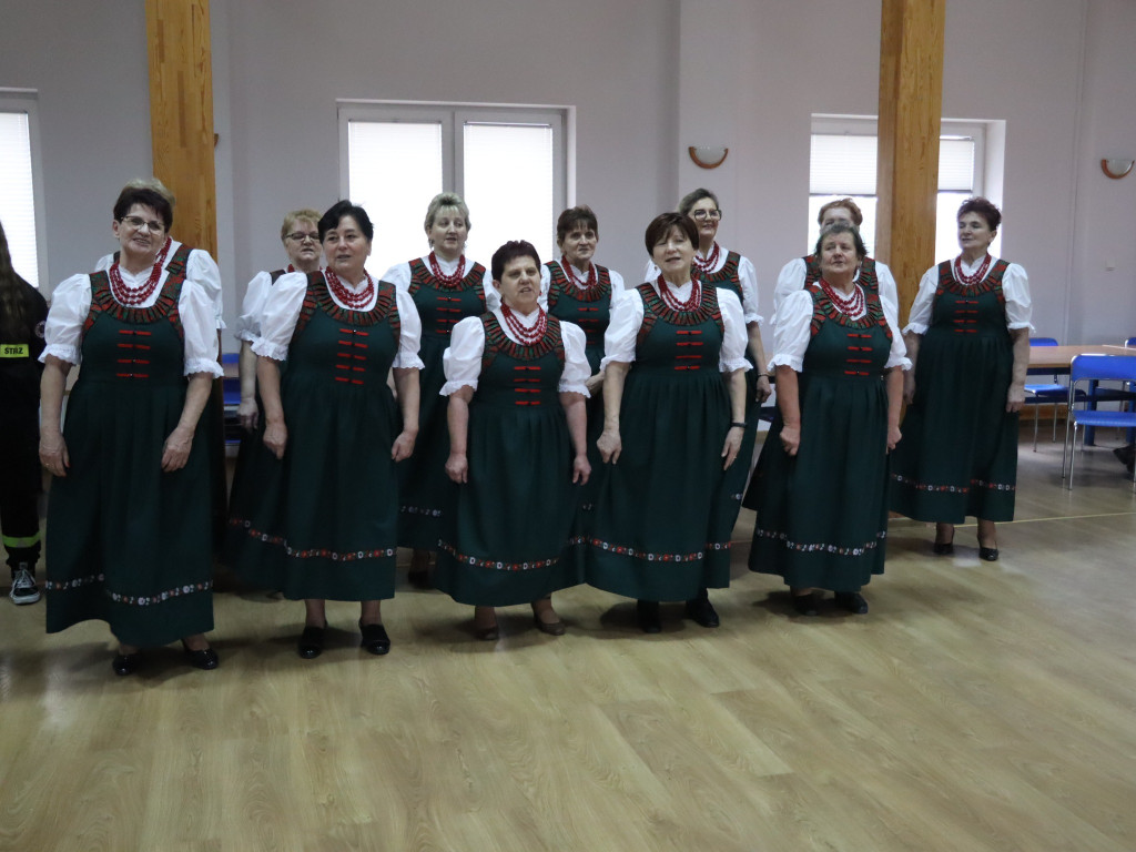 Kartonowe czeki poszły w ruch. Na wozy dla OSP