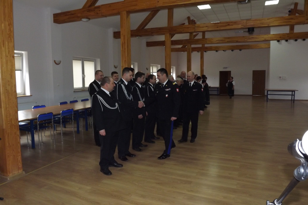 Kartonowe czeki poszły w ruch. Na wozy dla OSP