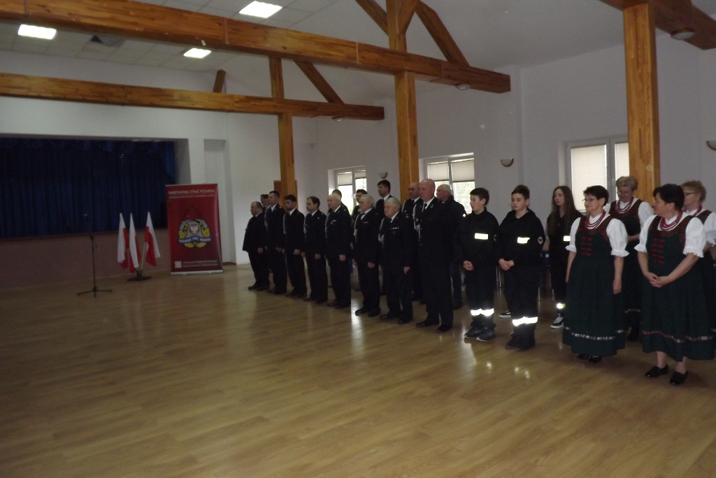 Kartonowe czeki poszły w ruch. Na wozy dla OSP