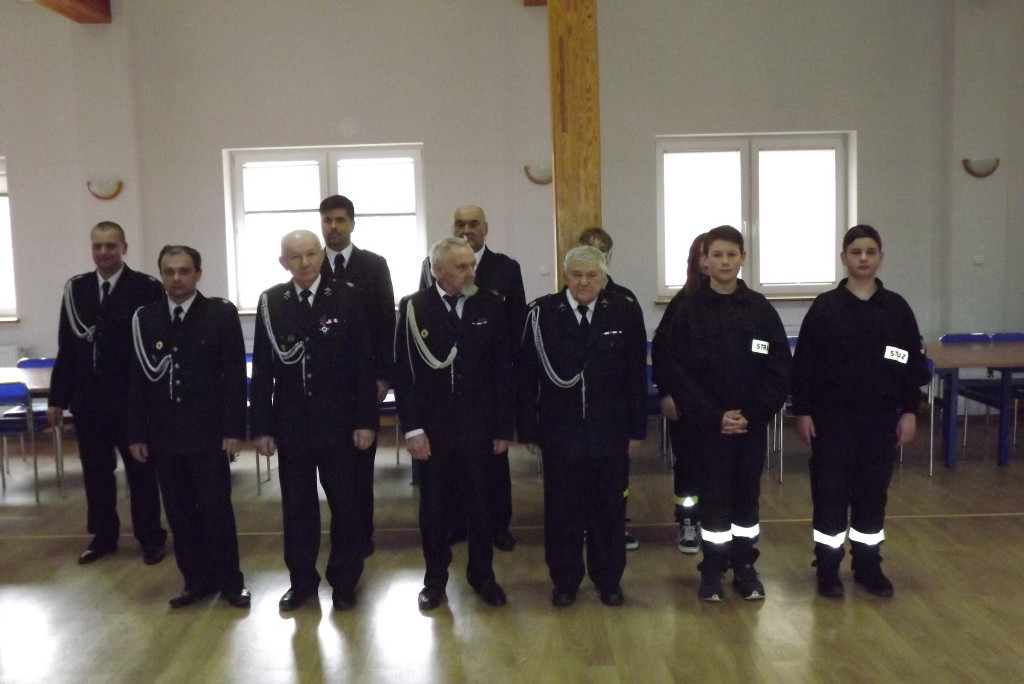 Kartonowe czeki poszły w ruch. Na wozy dla OSP