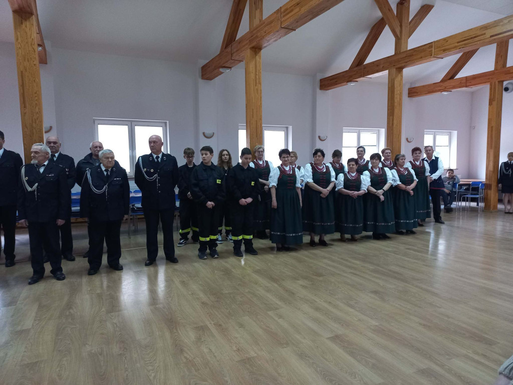 Kartonowe czeki poszły w ruch. Na wozy dla OSP