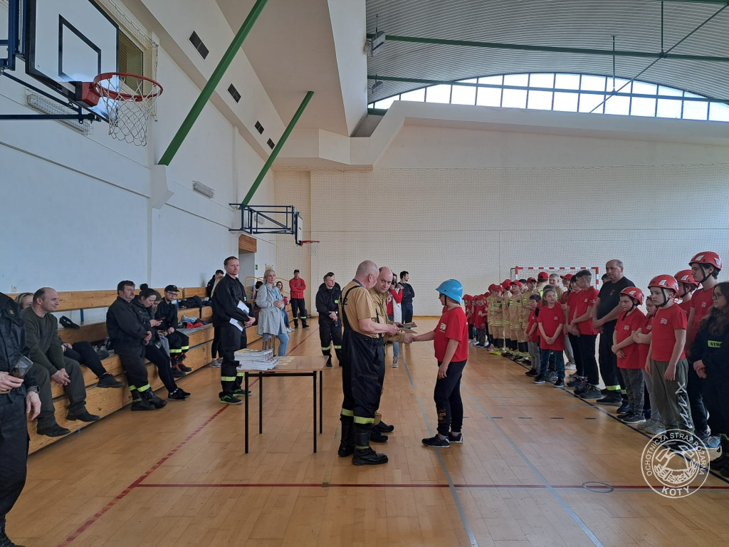 Bieg farmera z kanistrami, przerzucanie opony. Młodzi druhowie dali radę