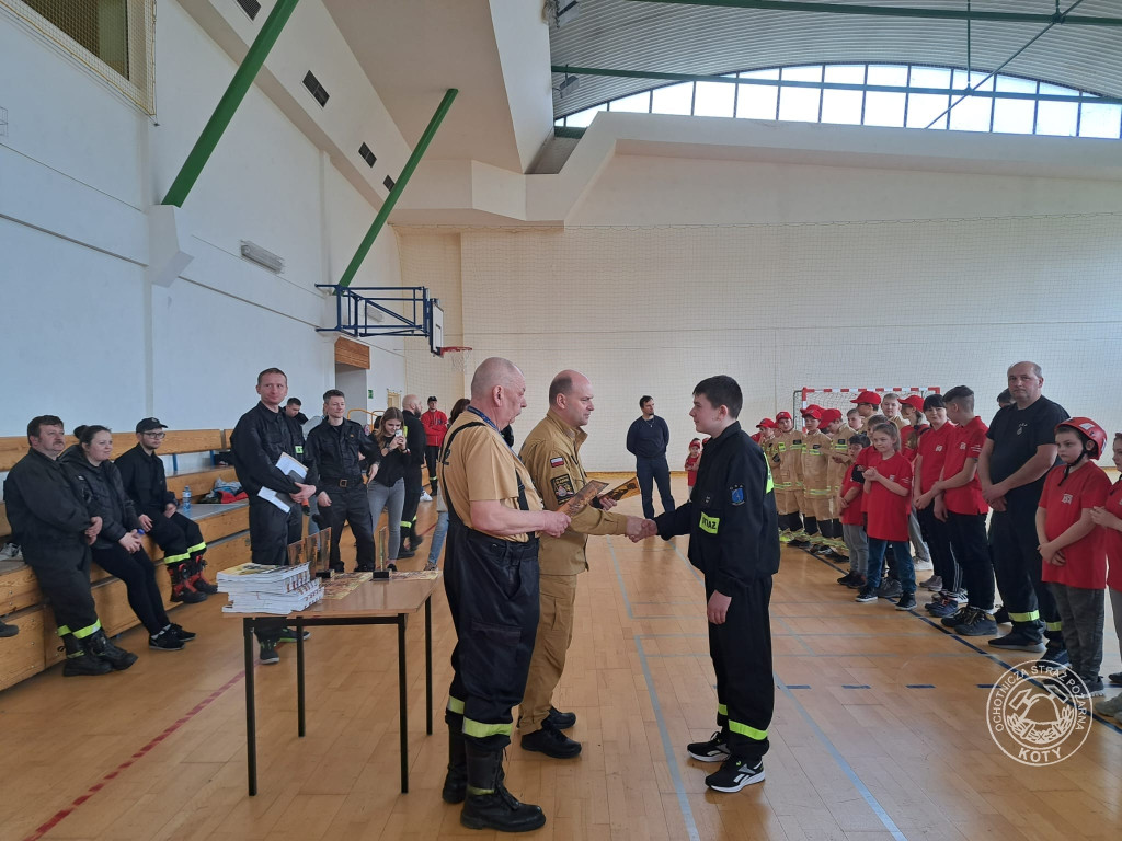 Bieg farmera z kanistrami, przerzucanie opony. Młodzi druhowie dali radę