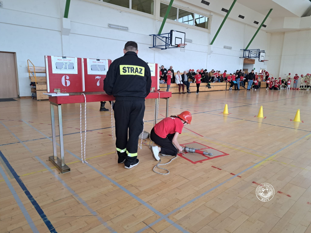 Bieg farmera z kanistrami, przerzucanie opony. Młodzi druhowie dali radę