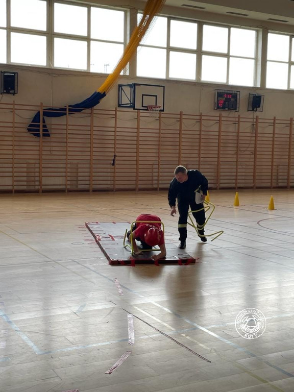 Bieg farmera z kanistrami, przerzucanie opony. Młodzi druhowie dali radę