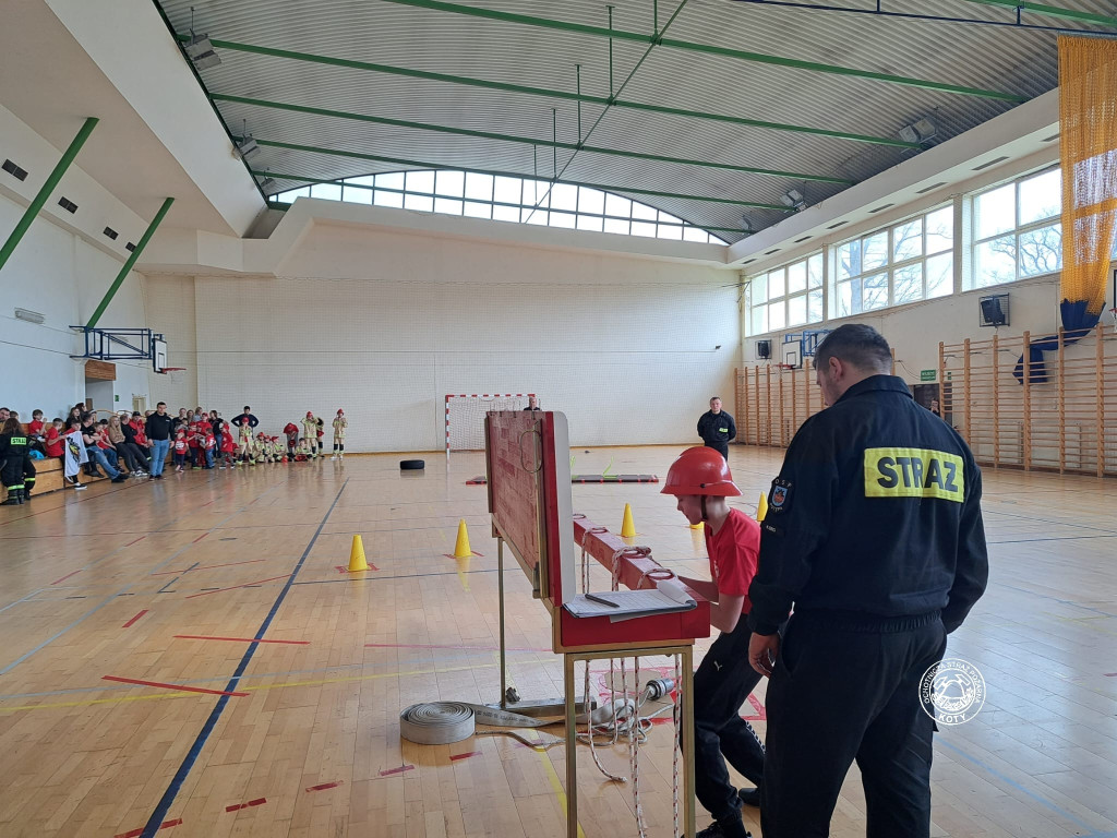 Bieg farmera z kanistrami, przerzucanie opony. Młodzi druhowie dali radę