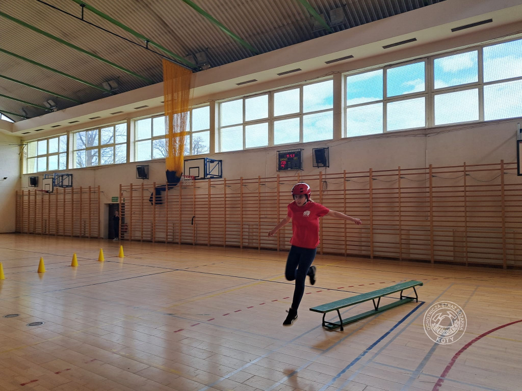 Bieg farmera z kanistrami, przerzucanie opony. Młodzi druhowie dali radę