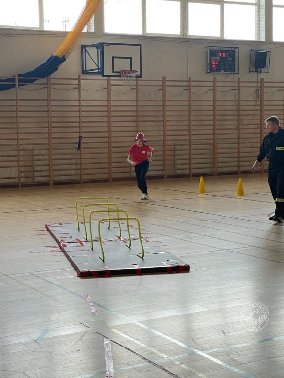 Bieg farmera z kanistrami, przerzucanie opony. Młodzi druhowie dali radę