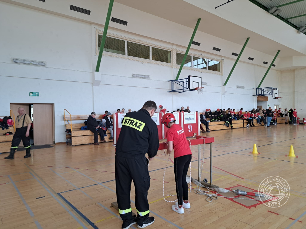 Bieg farmera z kanistrami, przerzucanie opony. Młodzi druhowie dali radę