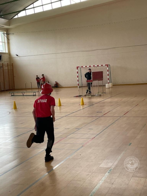 Bieg farmera z kanistrami, przerzucanie opony. Młodzi druhowie dali radę