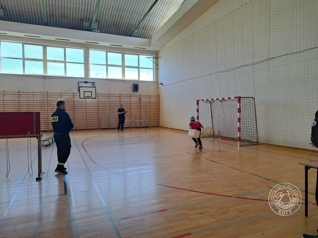 Bieg farmera z kanistrami, przerzucanie opony. Młodzi druhowie dali radę