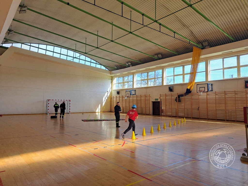 Bieg farmera z kanistrami, przerzucanie opony. Młodzi druhowie dali radę