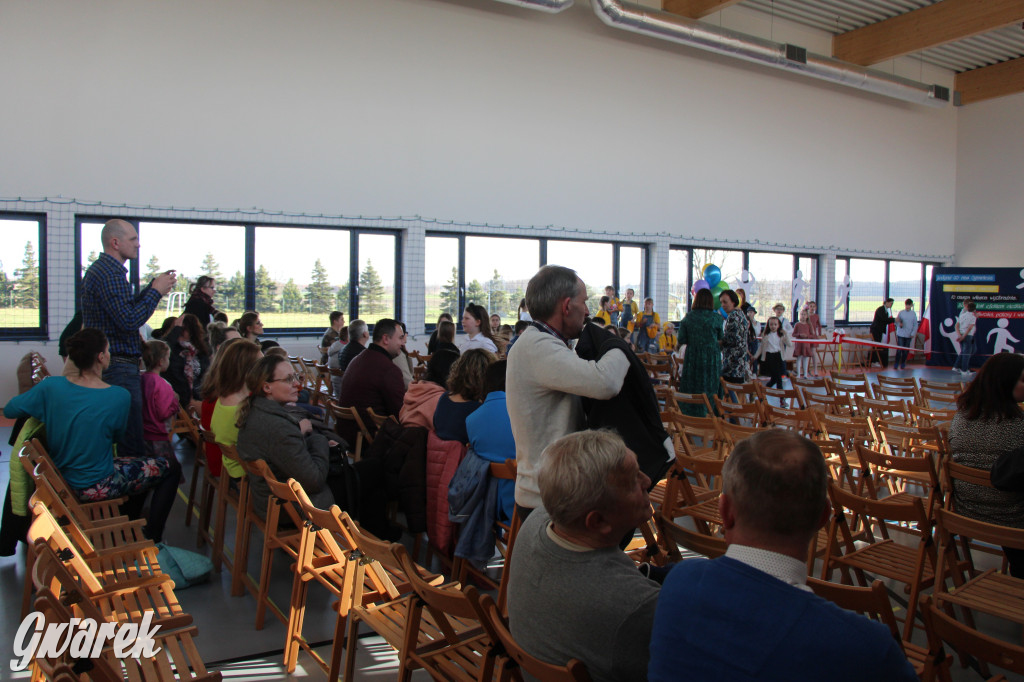 Tłumy na otwarciu sali gimnastycznej. Wielka chwila dla miejscowości