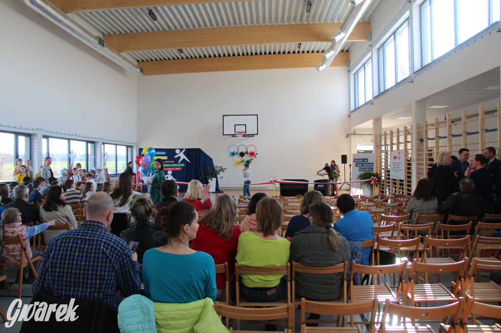 Tłumy na otwarciu sali gimnastycznej. Wielka chwila dla miejscowości