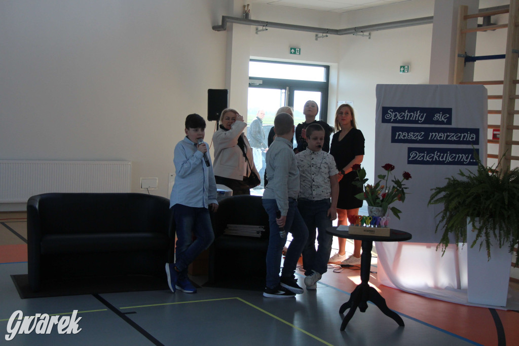 Tłumy na otwarciu sali gimnastycznej. Wielka chwila dla miejscowości