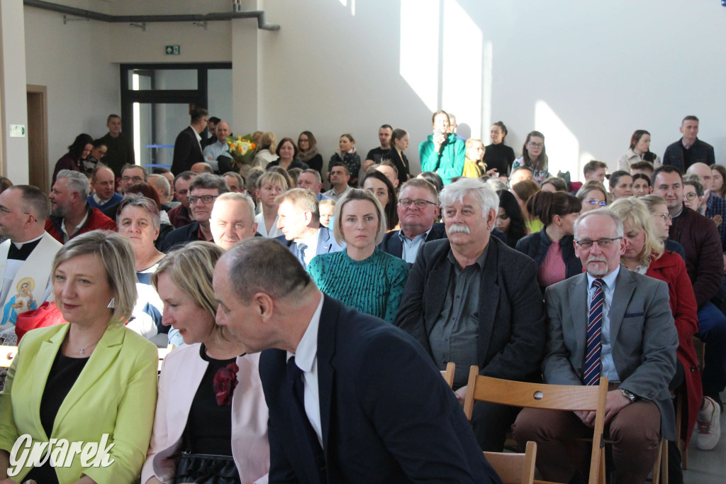 Tłumy na otwarciu sali gimnastycznej. Wielka chwila dla miejscowości