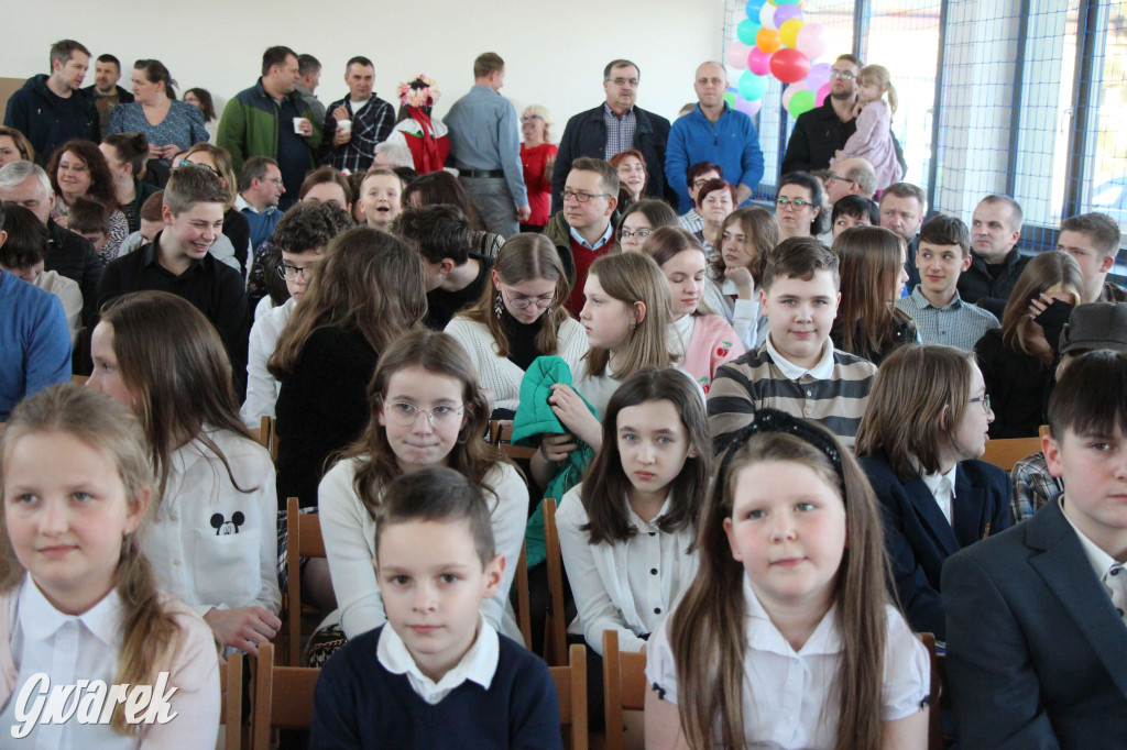 Tłumy na otwarciu sali gimnastycznej. Wielka chwila dla miejscowości