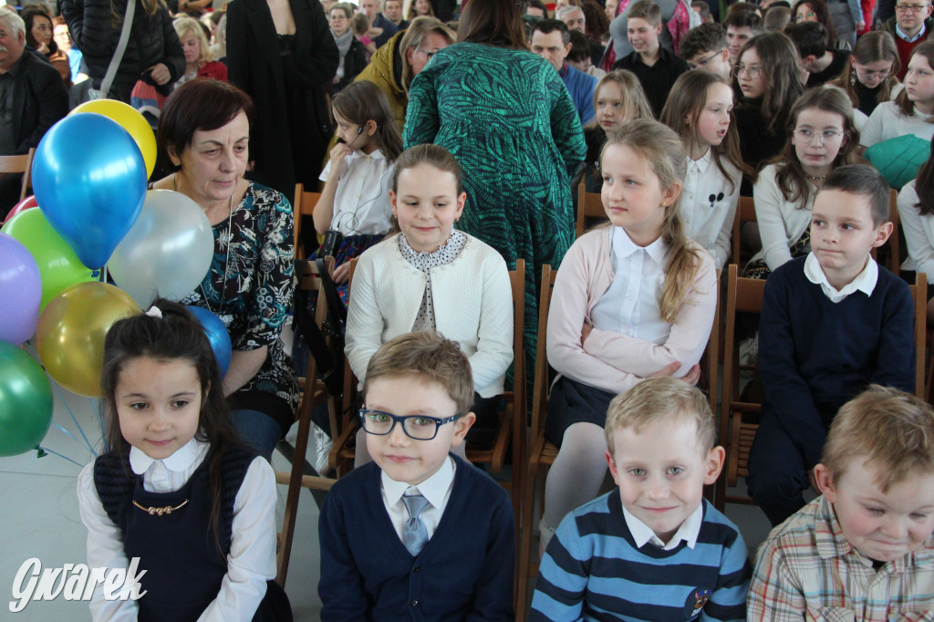 Tłumy na otwarciu sali gimnastycznej. Wielka chwila dla miejscowości