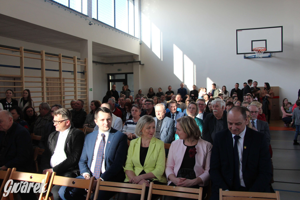 Tłumy na otwarciu sali gimnastycznej. Wielka chwila dla miejscowości
