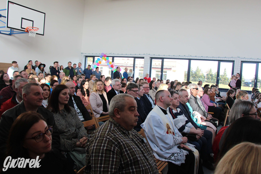 Tłumy na otwarciu sali gimnastycznej. Wielka chwila dla miejscowości