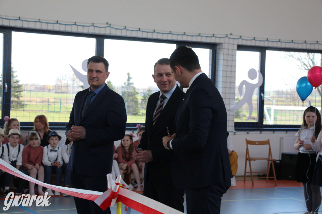 Tłumy na otwarciu sali gimnastycznej. Wielka chwila dla miejscowości