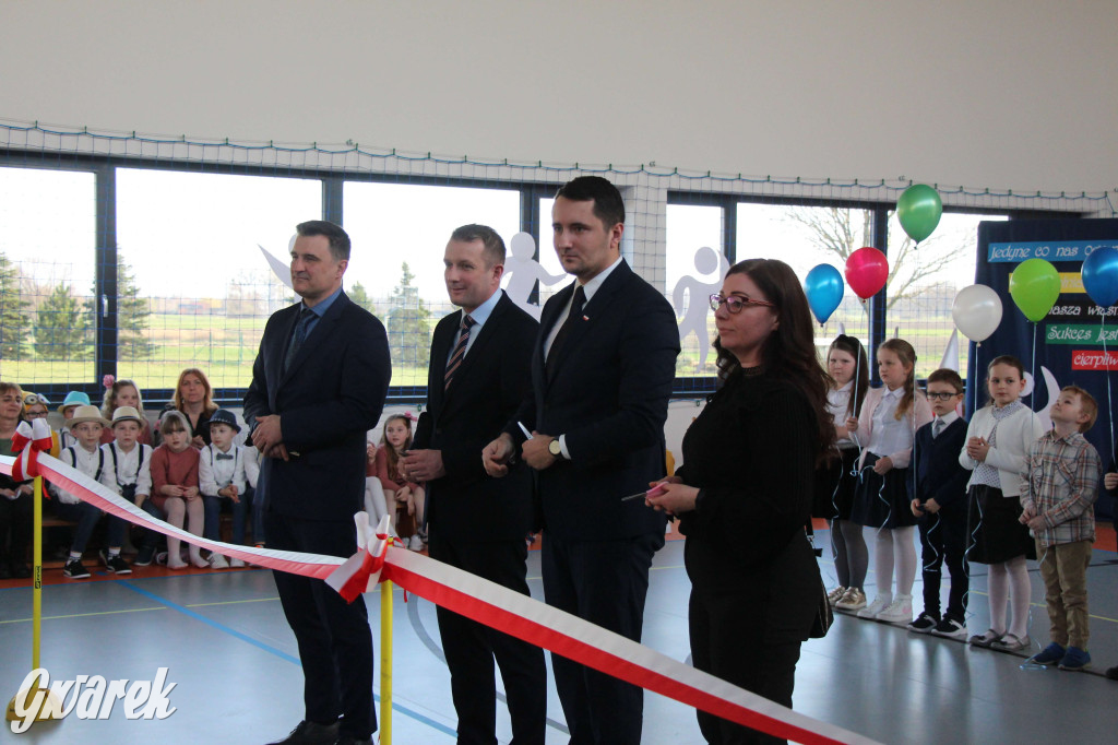 Tłumy na otwarciu sali gimnastycznej. Wielka chwila dla miejscowości