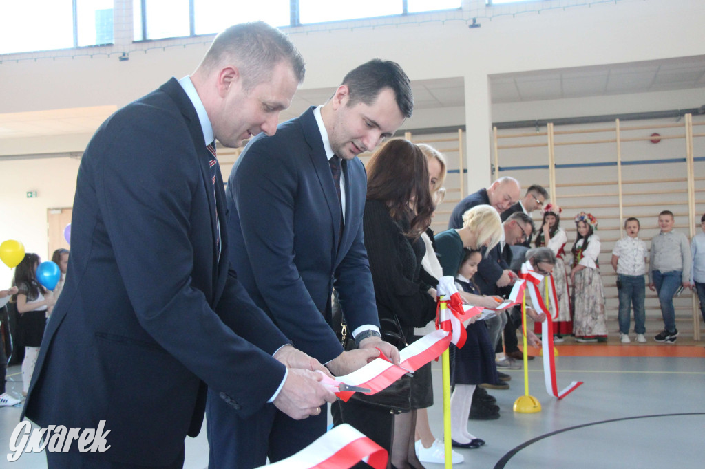 Tłumy na otwarciu sali gimnastycznej. Wielka chwila dla miejscowości