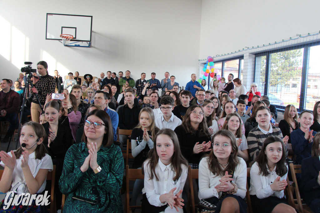 Tłumy na otwarciu sali gimnastycznej. Wielka chwila dla miejscowości
