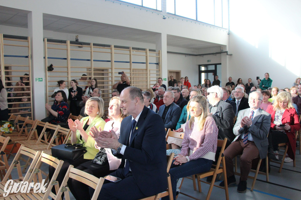 Tłumy na otwarciu sali gimnastycznej. Wielka chwila dla miejscowości